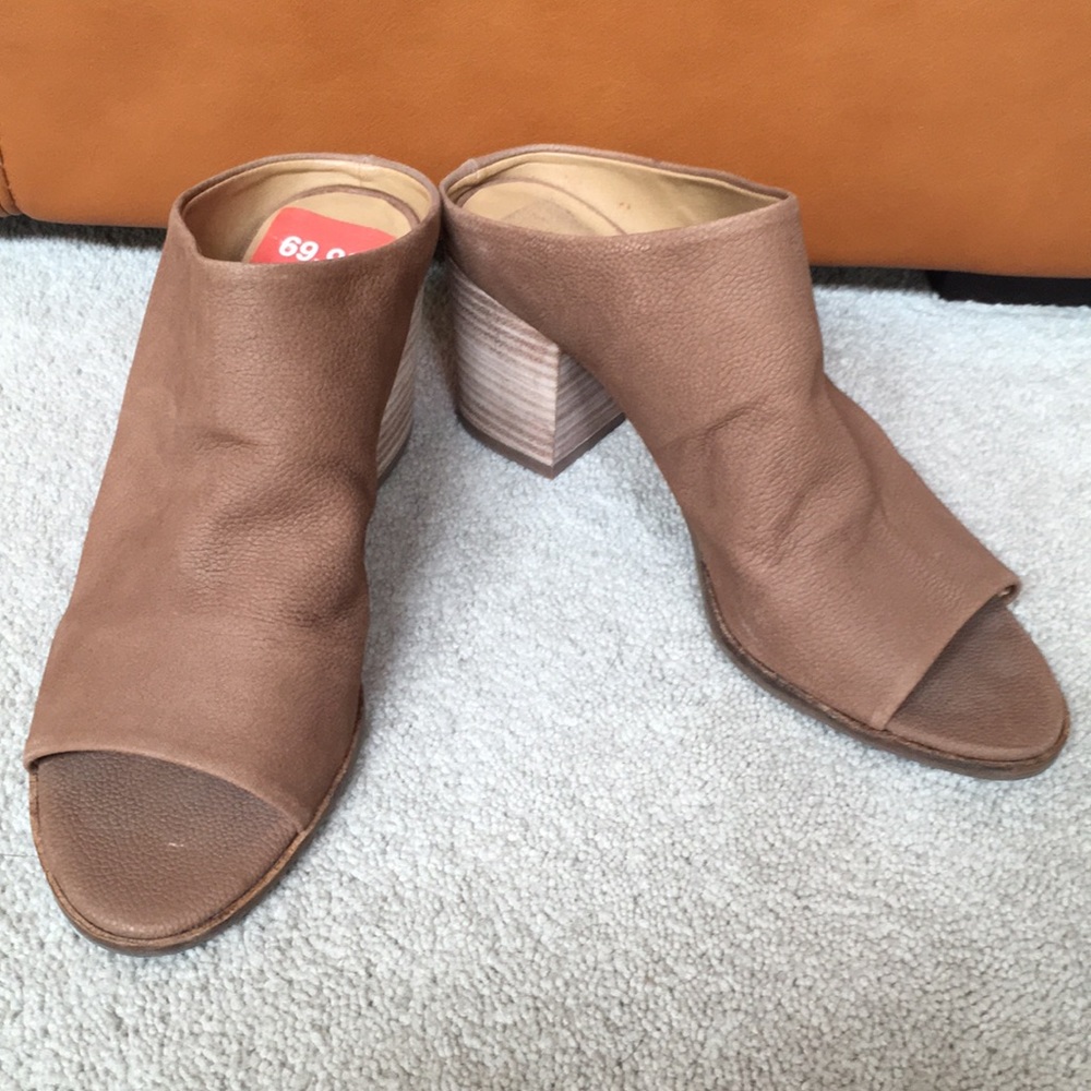 COPY - NWT Lucky block heel leather mules.